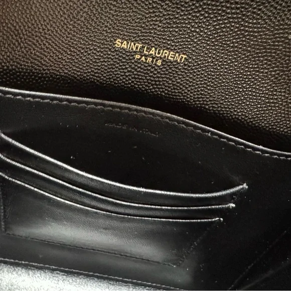 𝑪𝑨𝑺𝑺𝑨𝑵𝑫𝑹𝑨 𝑾𝑨𝑳𝑳𝑬𝑻 𝑶𝑵 𝑪𝑯𝑨𝑰𝑵 - Picture 14 of 14